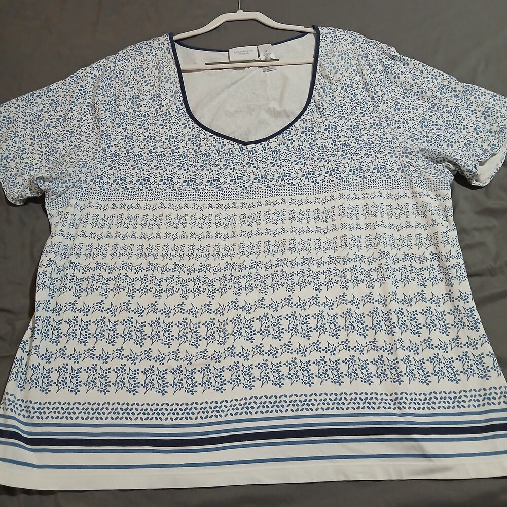 Liz Claiborne WOMAN  blue/white floral SS knit shirt sz 3X cotton spandex blend